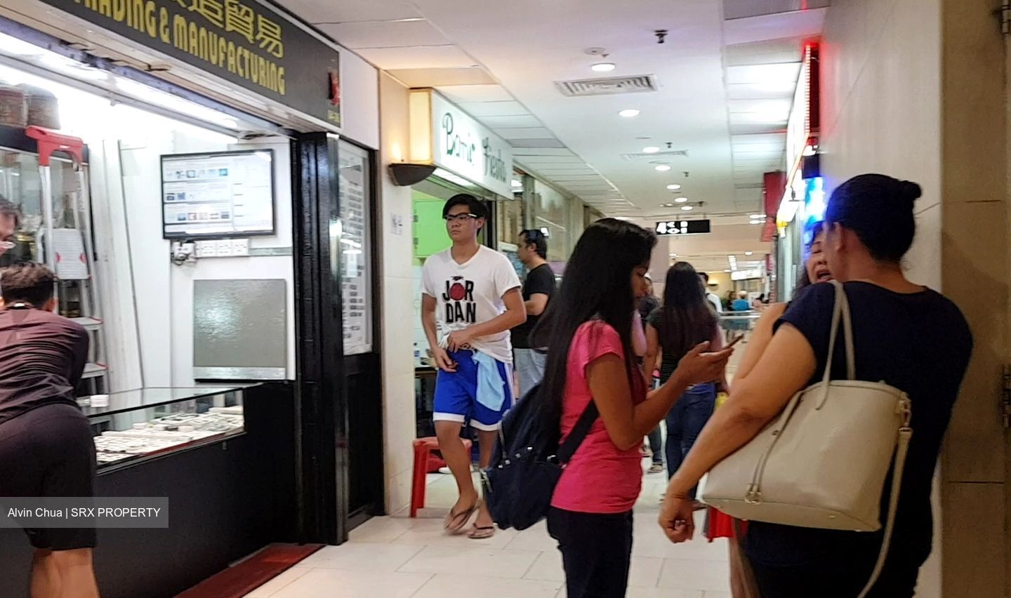 Lucky Plaza (D9), Shop House #628799011